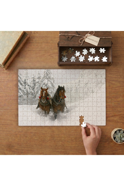 Karda Yürüyen Atlar Tasarımı 240 parça Ahşap Puzzle Ahşap Kutuda MP10713