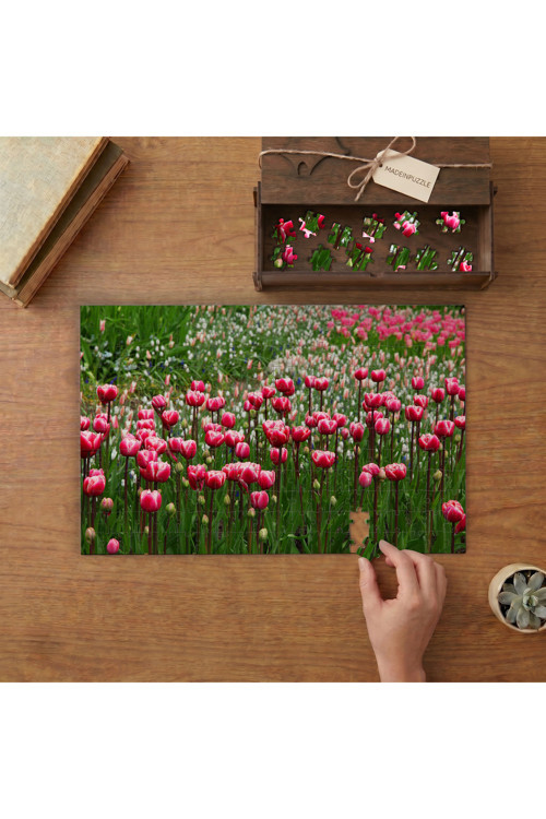 Kırmızı Lale Bahçesi Tasarımı 240 parça Ahşap Puzzle Ahşap Kutuda MP04828