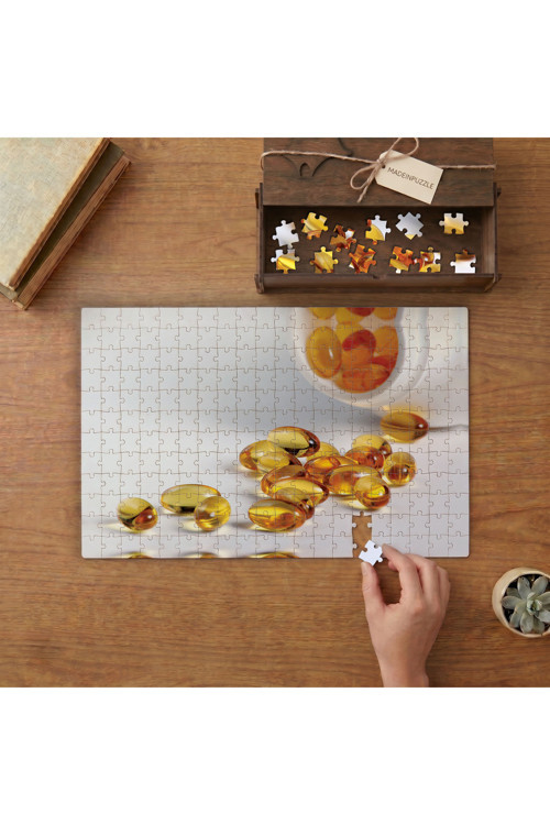 Kutudan Dökülen İlaç Kapsülleri Tasarımı 240 parça Ahşap Puzzle Ahşap Kutuda MP01743