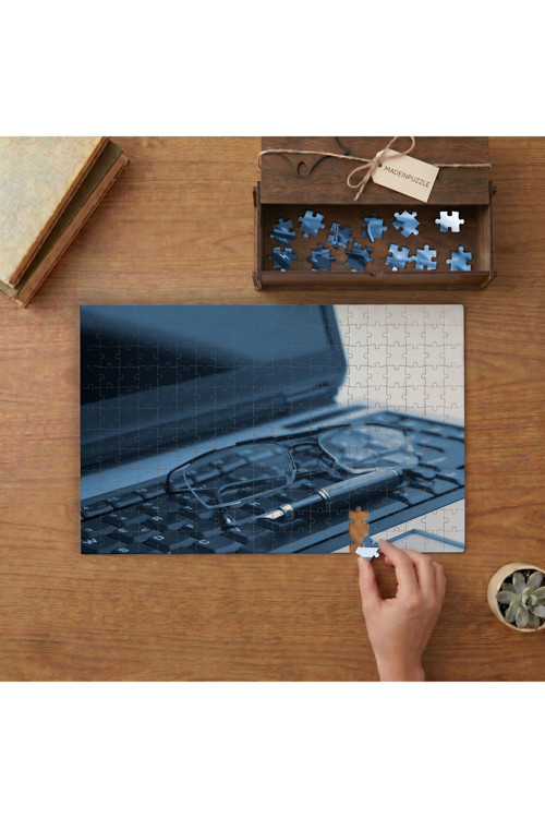 Laptop- Bigisayar- İş Tasarımı 240 parça Ahşap Puzzle Ahşap Kutuda MP00297