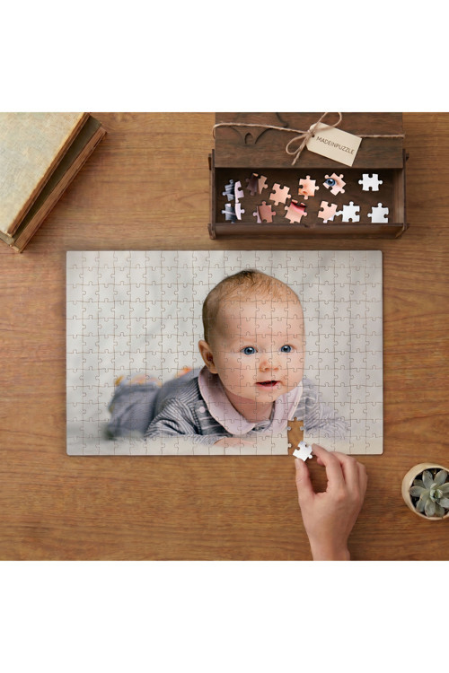 Mavi Gözlü Bebek Tasarımı 240 parça Ahşap Puzzle Ahşap Kutuda MP00656