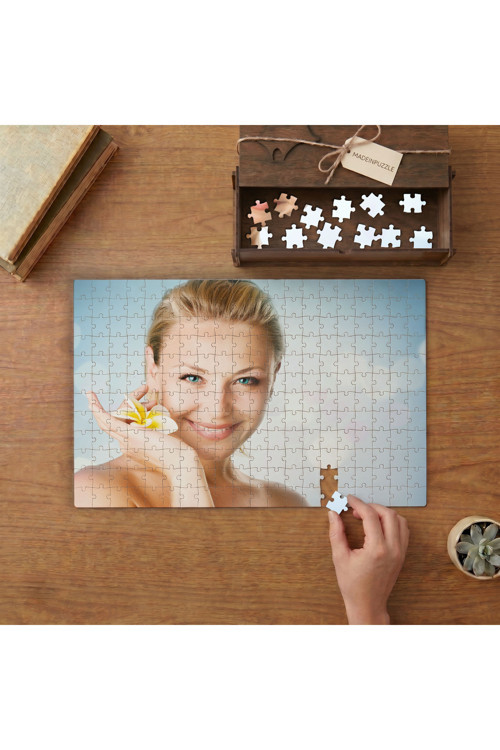 Mavi Gözlü Sarışın Kadın Tasarımı 240 parça Ahşap Puzzle Ahşap Kutuda MP00611
