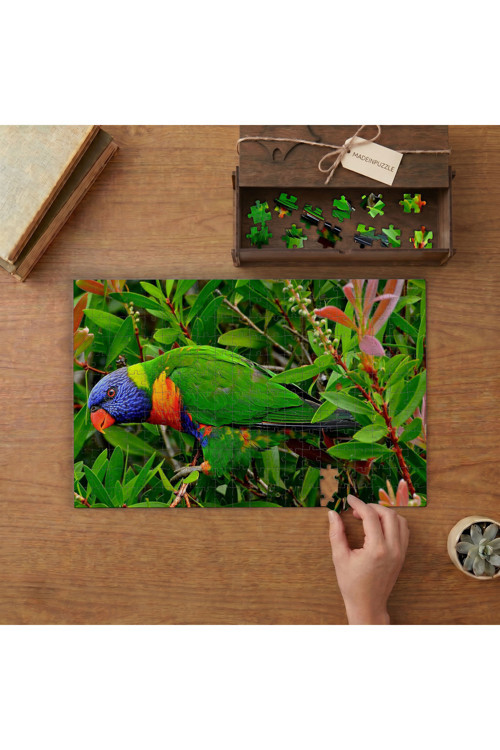 Otların Arasındaki Papağan Tasarımı 240 Parça Ahşap Puzzle Ahşap Kutuda MPY50360