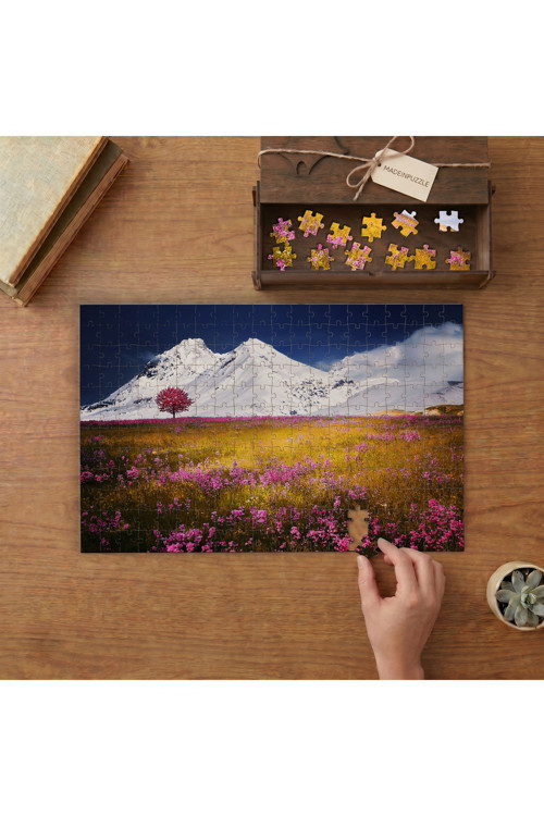Pembe Kır Çiçekleri - Karlı Dağlar Tasarımı 240 parça Ahşap Puzzle Ahşap Kutuda MP10114