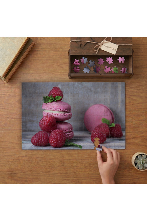 Pembe Makaronlar ve Frambuazlar Tasarımı 240 parça Ahşap Puzzle Ahşap Kutuda MP09177