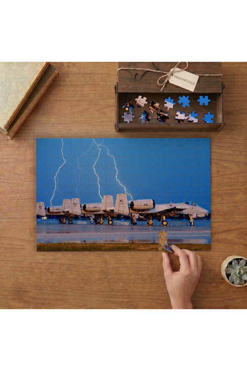 Pistte Savaş Uçakları - Yıldırım - Manzara Tasarımı 240 Parça Ahşap Puzzle Ahşap Kutuda MPY10357