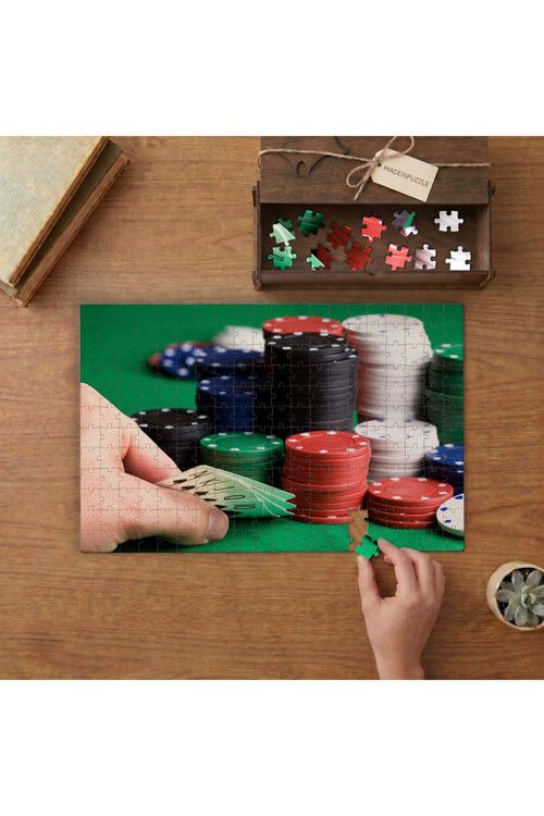 Poker Masası- Oyun Taşları- İskambil Kağıtları Tasarımı 240 parça Ahşap Puzzle Ahşap Kutuda MP00378