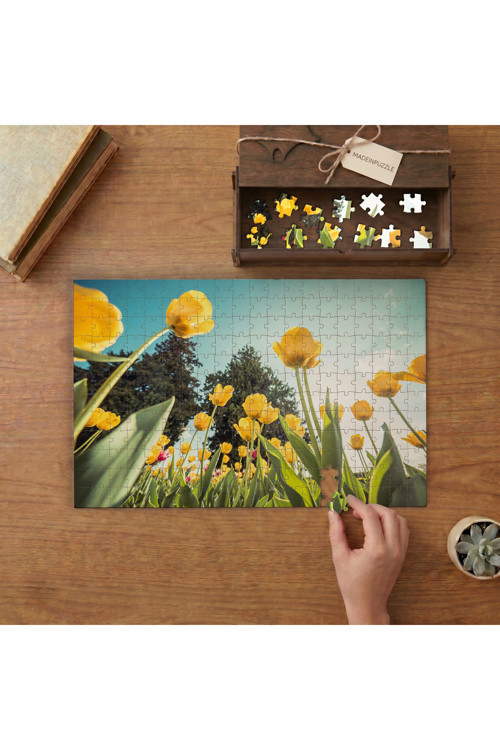Sarı Laleler - Lale Bahçesi Tasarımı 240 parça Ahşap Puzzle Ahşap Kutuda MP00086