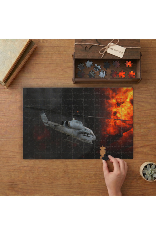 Saldırı Helikopteri - AH-1 Super Cobra Tasarımı 240 Parça Ahşap Puzzle Ahşap Kutuda MPY10051