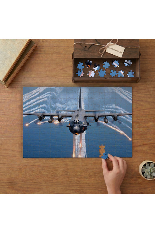 Savaş Uçağı Hava Gösterisi Tasarımı 240 Parça Ahşap Puzzle Ahşap Kutuda MPY10157