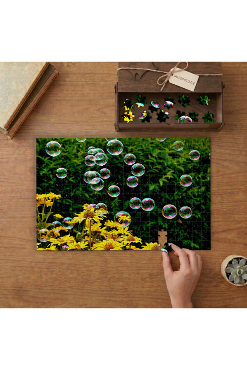 Sarı Çiçek Bahçesinde Baloncuklar Tasarımı 240 parça Ahşap Puzzle Ahşap Kutuda MP00085