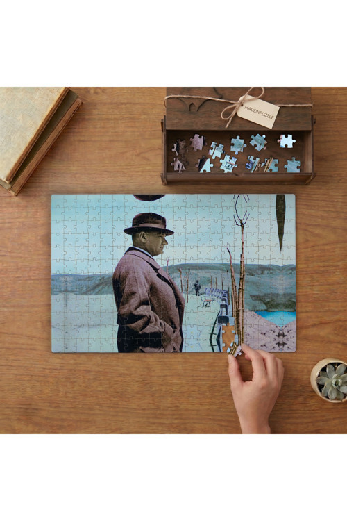 Sivil Kıyafetli Mustafa Kemal Atatürk Tasarımı 240 parça Ahşap Puzzle Ahşap Kutuda MP06367