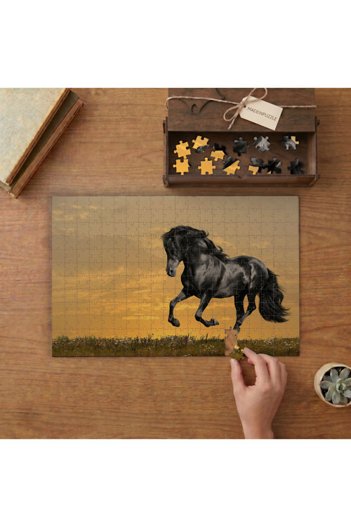 Siyah Asil At Tasarımı 240 parça Ahşap Puzzle Ahşap Kutuda MP04253
