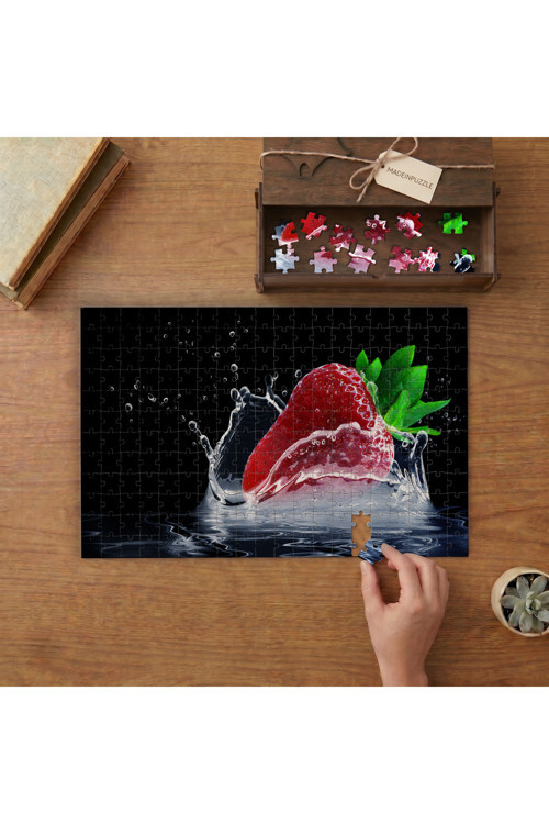 Suya Düşen Çilek Tasarımı 240 parça Ahşap Puzzle Ahşap Kutuda MP04070