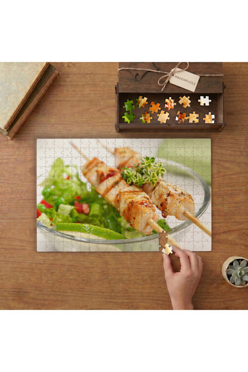 Tavuk Şiş ve Salata Tasarımı 240 parça Ahşap Puzzle Ahşap Kutuda MP01789