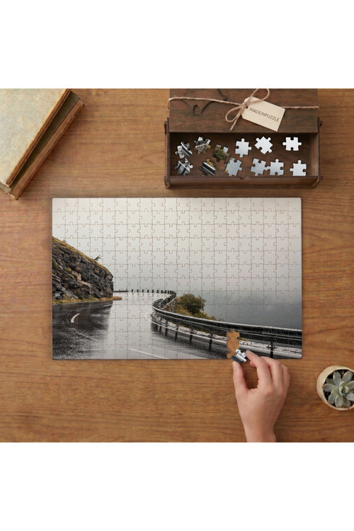 Yağmurlu Yol - Sisli Hava Tasarımı 240 parça Ahşap Puzzle Ahşap Kutuda MP01883