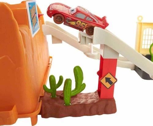 Disney Pixar Cars Yarış Heyecanı Oyun Seti Hdn02