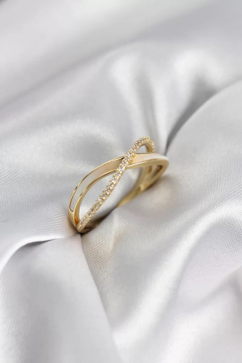 Zirkon Taşlı Sarmal Sedefli Gold Renk Kadın Yüzük - TJ-BYK3927