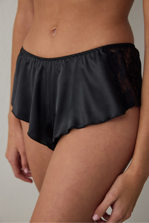 Siyah Satin Shorty