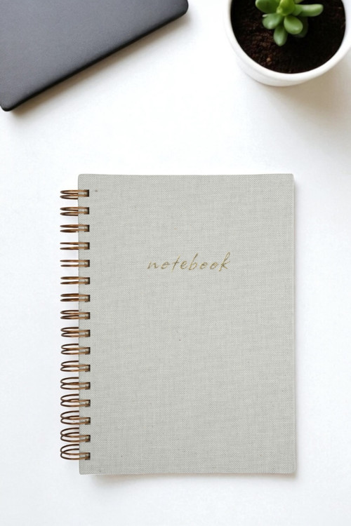 Bej Keten Kapaklı Defter – A5, 160 Sayfa, 110 Gr Ivory Kâğıt, Bakır Spiral