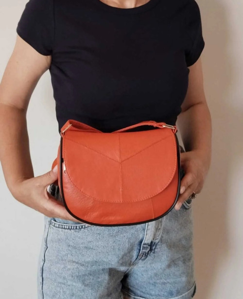 HAKİKİ DERİ ÖZEL TASARIM KADIN ÇANTA (23CM X 19CM)
