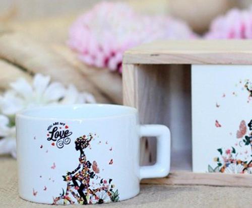 Ahşap Kutusunda Love Tasarımlı Kupa Bardak