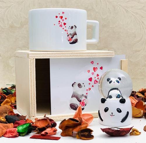 Panda Tasarımlı Kutulu Kupa Ve Mini Kar Küresi