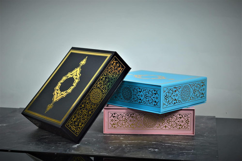 Pembe Lüks Yaldız Baskılı Hediye Kutusu "26 cm x 22 cm x 7.5 cm" 8691441581184599