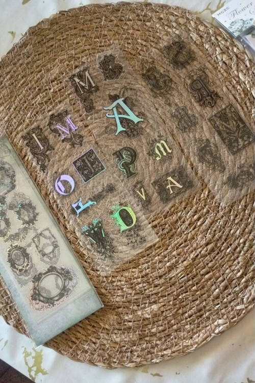 Gotik Temalı Alfabe Desenli Gümüş Hologramlı Şeffaf Pet Sticker Etiket Ajanda Journaling İçin