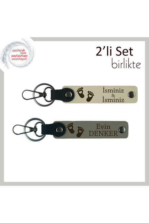 Anne Ve Babaya Özel Deri Anahtarlık, Kalpli Ayak Motifli Kişiselleştirilmiş Hatıralık, S Kahve-K Gri
