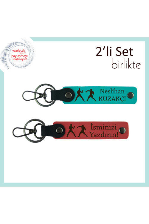 Güçlü Tarzın Simgesi, Yumruk Motifli, Kişisel Yazılı Deri Anahtarlık Takımı, Koyu Turkuaz-Nar Çiçeği