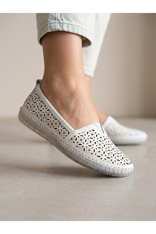Hakiki Deri Beyaz Kadın Babet Ortopedik Taban Lazer Delikli Slip-On Comfort Ayakkabı