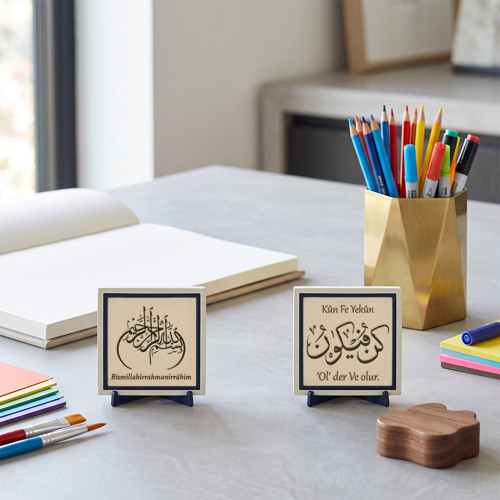 Geleneksel Hat İşlemeli “Kün Fe Yekün” Ve Türkçe Okunuşlu Bismillah İkili Masa Süsü 10X10 Cm, Pudra - Pudra