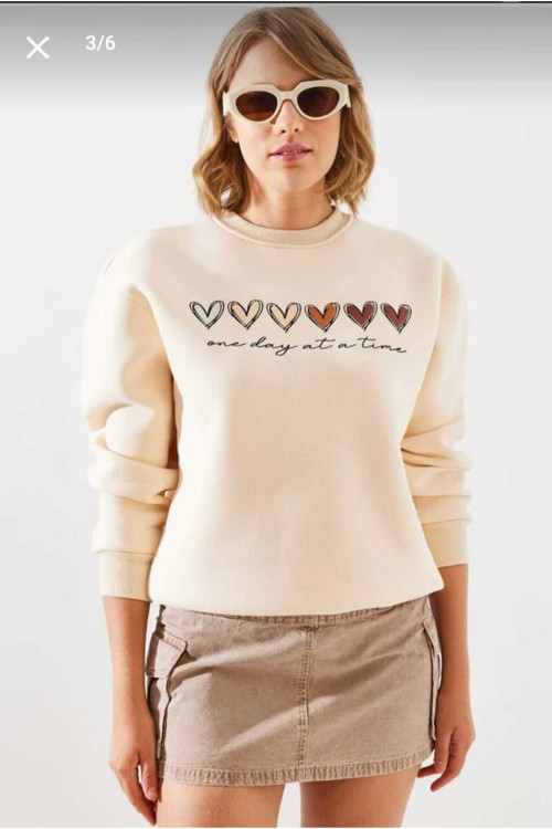 Malkoçbey 6Kalp Baskılı Oversize Unisex O Yaka Swaetşhirt