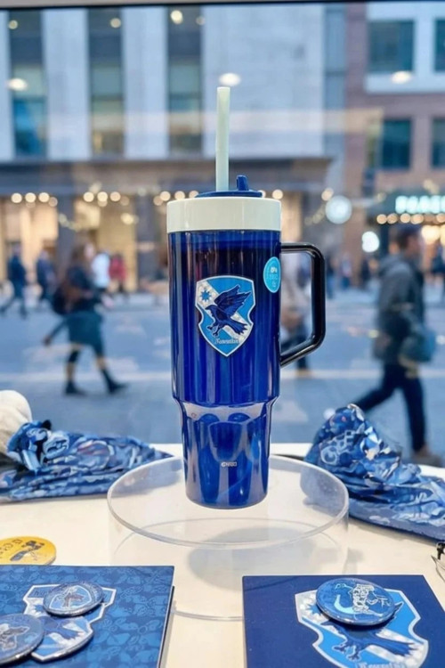 Harry Potter Lisanslı Ravenclaw Kulplu Pipetli Plastik Şişe – 1250 ML Büyük Boy Su Matarası