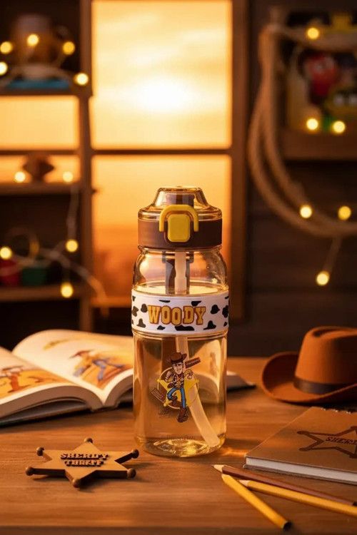 Disney Pixar Toy Story Lisanslı Woody Pipetli Plastik Şişe 800 mL – Açılır Kapaklı