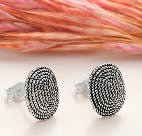 Gümüş Oval Çivili Kadın Küpe