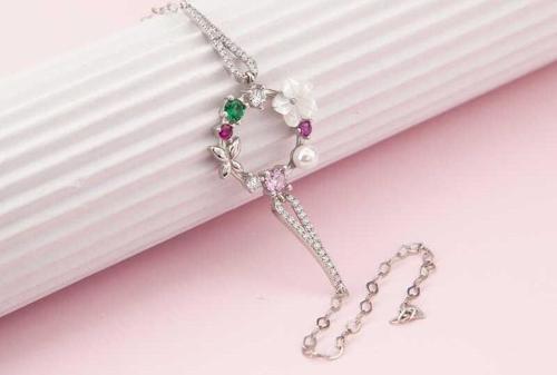 Gümüş Renkli Manolya Çiçeği Kadın Bileklik