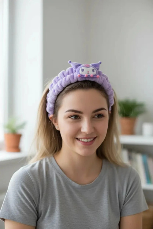 Lisanslı Kuromi Kabarık Peluş Saç Bandı 20 Cm – Makyaj & Cilt Bakımı