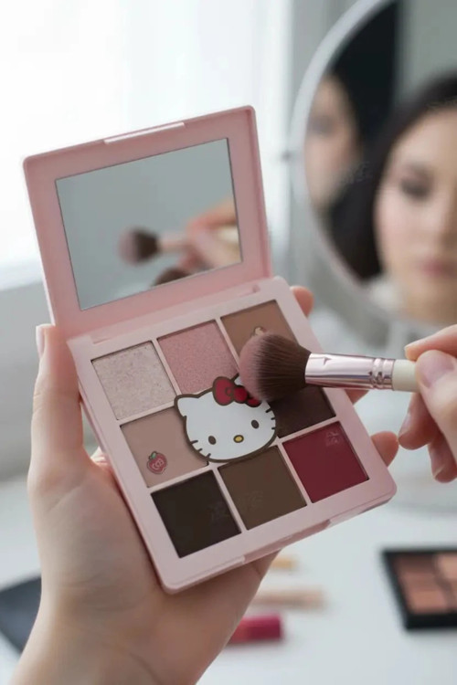 Hello Kitty Lisanslı 9 Renkli Far Paleti – 02 Kırmızı Tonları