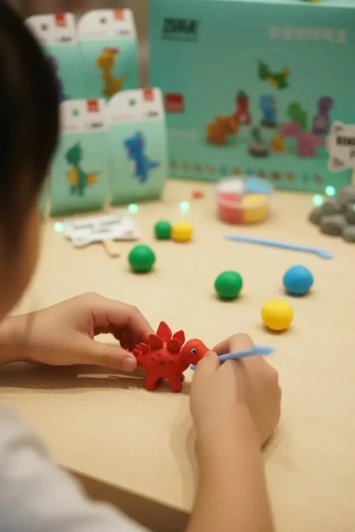 Lisanslı Açık Kil Serisi Bebek Dinozor – Eğitici Ve Yaratıcı Oyun Hamuru Seti 15,5 Cm