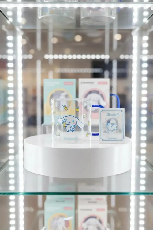 Lisanslı Cinnamoroll Cam Bardak 420 Ml – Renkli Saplı Şeffaf Tasarım