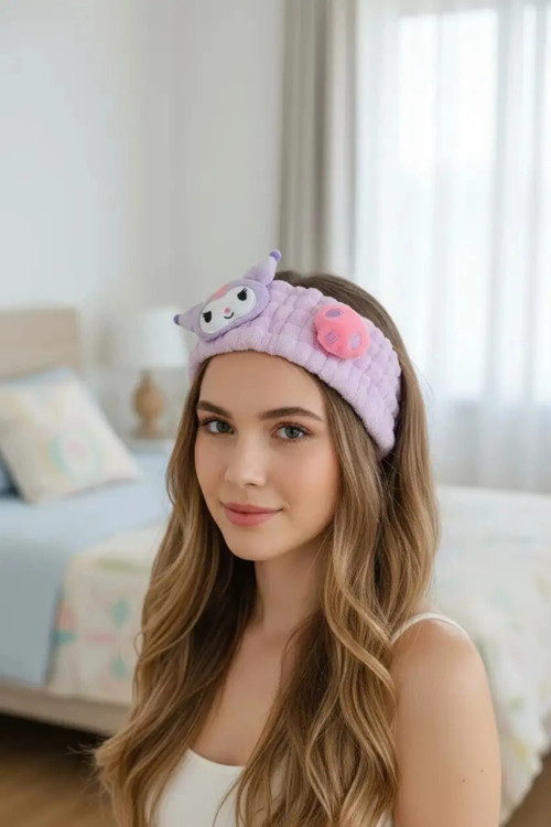 Sanrio Lisanslı Kuromi Saç Bandı – Yumuşacık Cilt Bakımı ve Makyaj Bandı 20 Cm