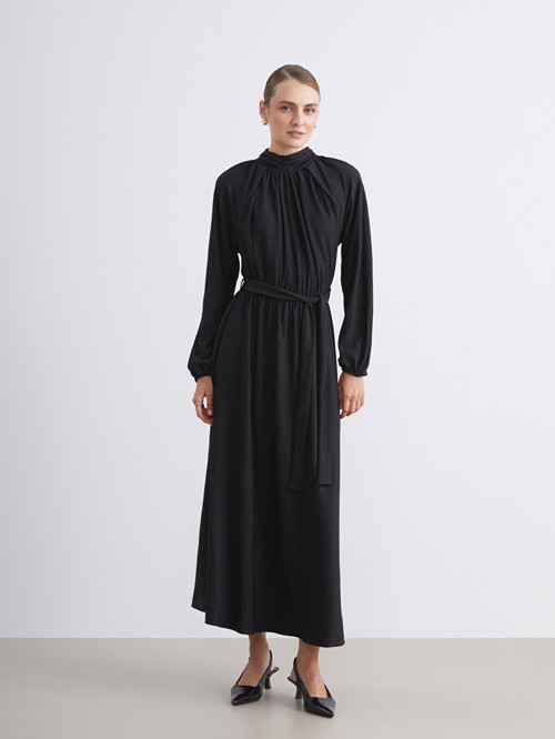 LCW Modest Siyah Dik Yaka Dokulu Elbise