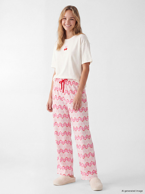 LCW Young Pembe Baskılı Kadın Kaprili Pijama Takımı