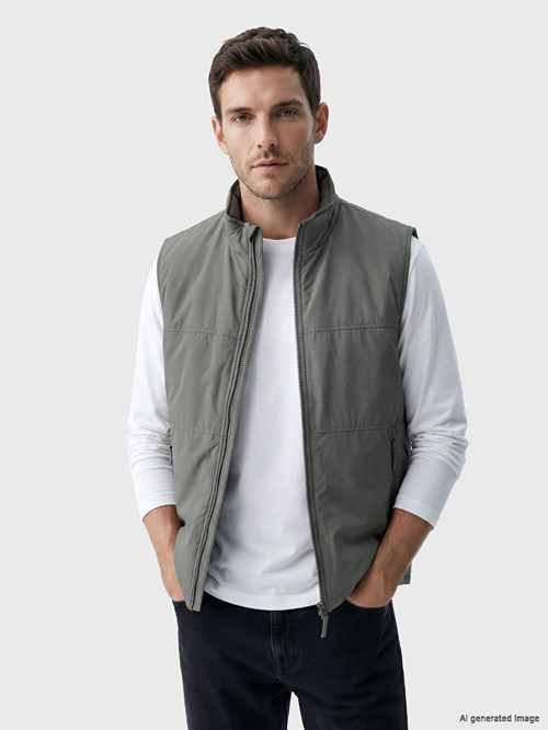 LCWAIKIKI Classic Gri Regular Fit Dik Yaka Erkek Yelek