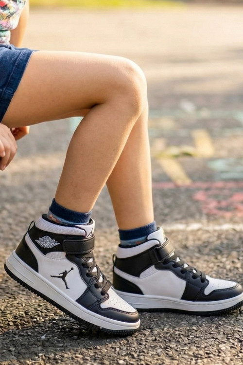 Eveji Siyah Beyaz Çocuk Basketbol Ayakkabısı - Yüksek Bilekli Cırt Cırtlı Sneaker
