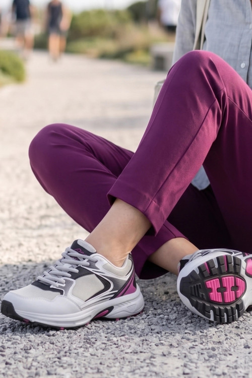 Comfort-Ride: Modern Gri & Fuşya Detaylı Kadın Günlük Spor Ayakkabı