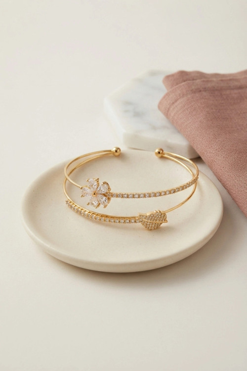 Gold Renk Zirkon Taşlı Çiçek Model Kadın Bileklik