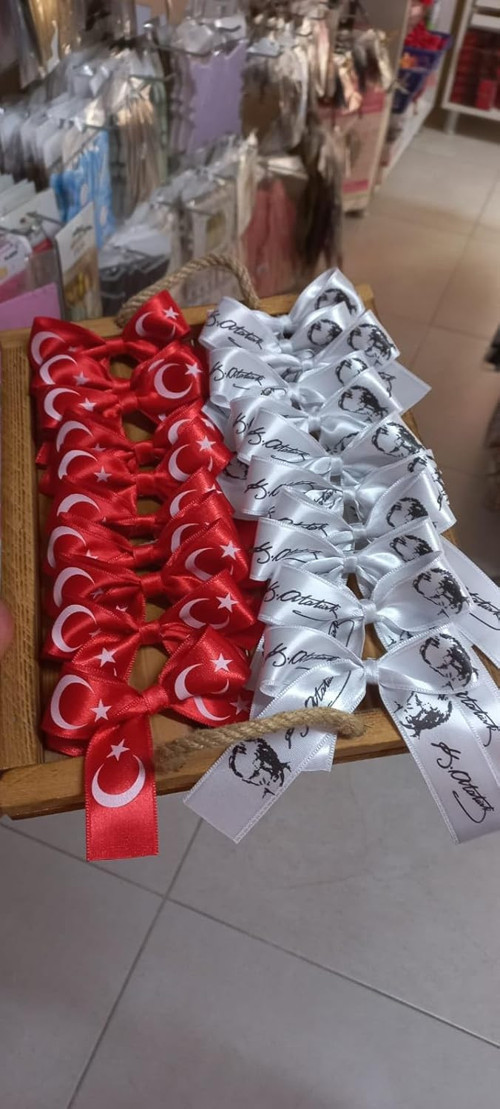 Benim - Beyaz Atatürk imza Baskılı Toka 2 Adet